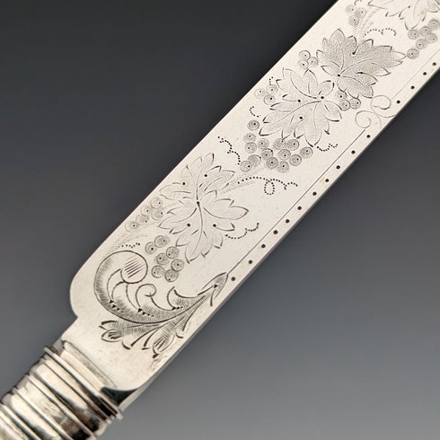 1880年 英国アンティーク 彫刻白蝶貝ハンドル デザートナイフx3 Stokes & Ireland